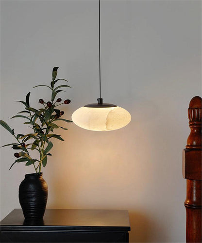 Minimal Marble Disc Pendant Light – Modern Sculptural Lamp